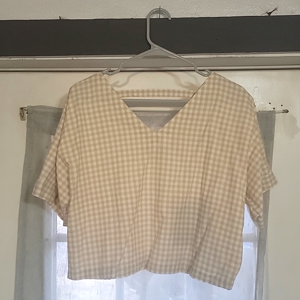 Bobbie Wren crop top. Cream and Tan. Size Medium. Beautiful top!